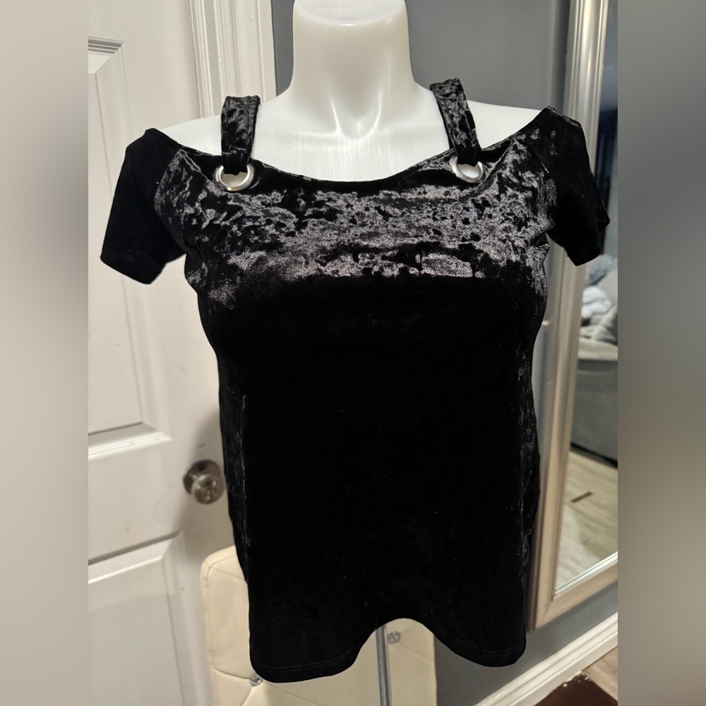 Rock & Republic Black Short Sleeve Blouse with Velvet and Lace